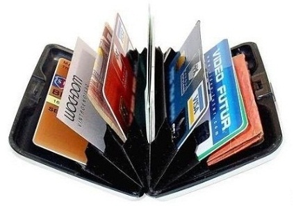 9 Simple and Small Credit Card Wallets for Men and Women