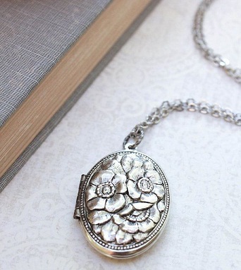 9 Stylish Sterling Silver Necklace Designs for Womens