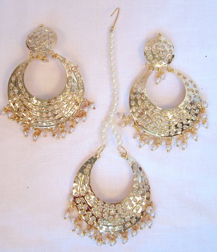 9 New Designs of Maang Tikka with Earrings in Different Metals