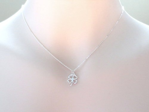 9 Stylish Small Necklace Designs for Womens in Different Metals