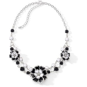 9 Stylish Designs of White Necklaces for Beautiful Look