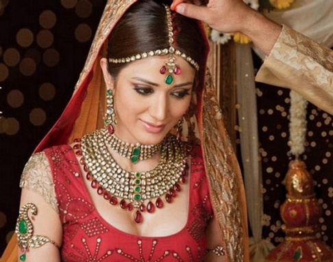 9 Latest Designs of Maang Tikka with Chain - Stunning Collection