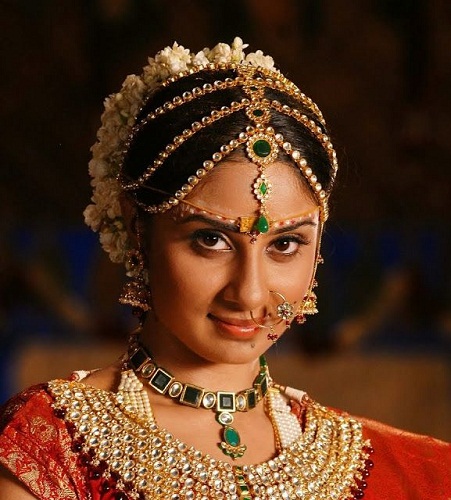 9 Latest Designs of Maang Tikka with Chain - Stunning Collection