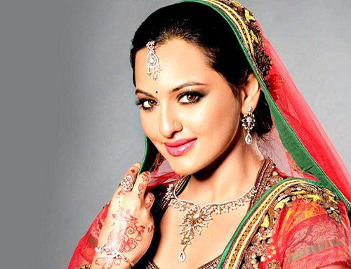 9 Latest Designs of Maang Tikka with Chain - Stunning Collection