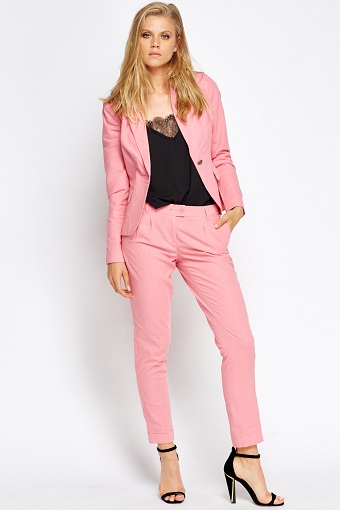10 Stylish Designs of Pink Trousers for Men and Women in Fashion