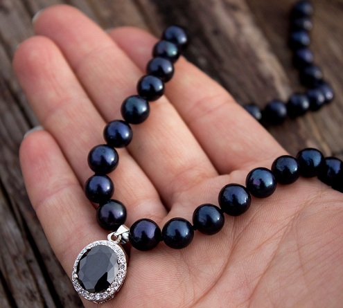 Top 9 Best Black Pearls and Its Jewellery Designs with Images