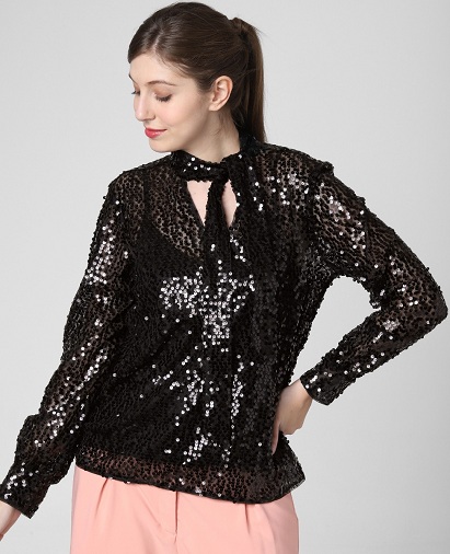 30 Trendy Designs of Black Tops for Women in Fashion