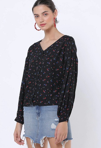 30 Trendy Designs of Black Tops for Women in Fashion