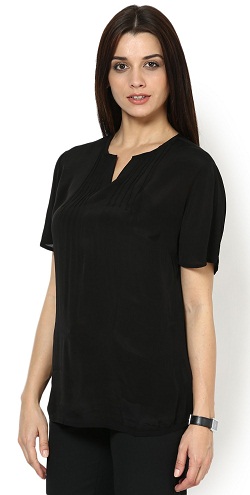 30 Trendy Designs of Black Tops for Women in Fashion