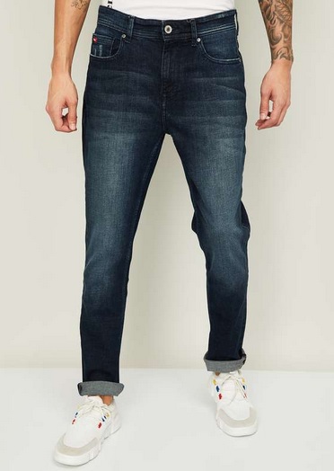 15 Trendy Tapered Jeans: Who Should Wear It and How to Style It