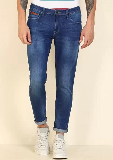 15 Trendy Tapered Jeans: Who Should Wear It and How to Style It