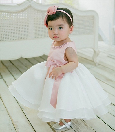 15 Beautiful Models of White Frocks for Women and Kid Girl