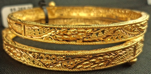 15 New Collection of 22k Gold Bangles Designs For Modern Women