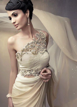 25 Trending Deep Neck Blouse Designs for Alluring Look