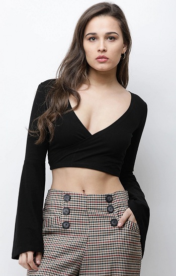 25 Stylish Designs of V Neck Tops for Stunning Look