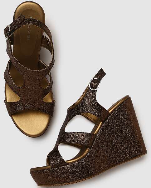 Top 9 Women's Strappy Sandals In Flat and High Heel Design | I Fashion Styles