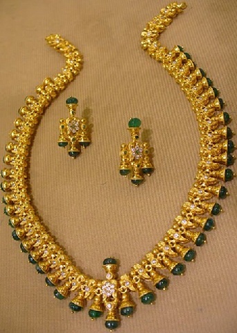 Emerald Necklace Designs - 9 Latest Models for Stunning Look