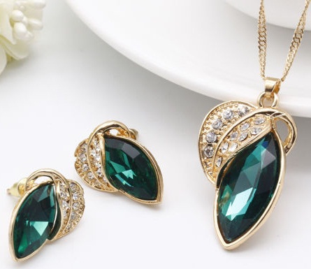 Emerald Necklace Designs - 9 Latest Models for Stunning Look