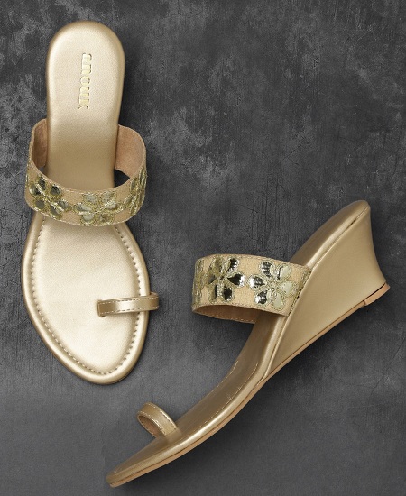 15 Beautiful Gold Sandals for Women With Stylish Models