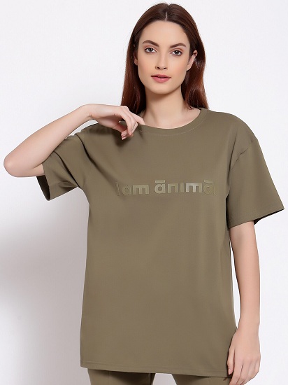 25 Stylish and Modern V-Neck T-Shirts for Men and Women