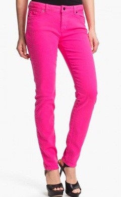9 Stunning Designs of Pink Colored Jeans for Men and Women