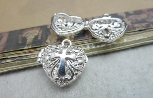 Top 9 New Designs of Cross Lockets for Holiness