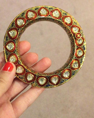 9 Traditional Indian Bridal Bangles Set Designs 2023