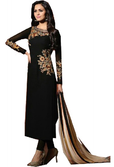15 Latest Collection of Pakistani Salwar Kameez Designs in 2023