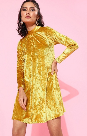 25 Gorgeous Velvet Dresses for Ladies in Special Occasions