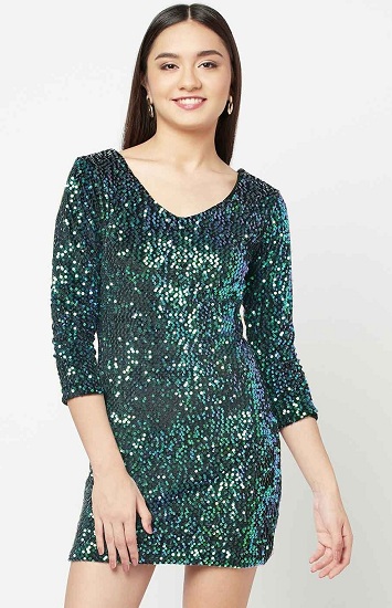 25 Gorgeous Velvet Dresses for Ladies in Special Occasions