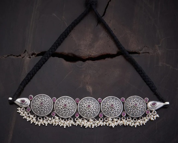25 Trendy Silver Necklace Designs for Ladies with Stunning Look