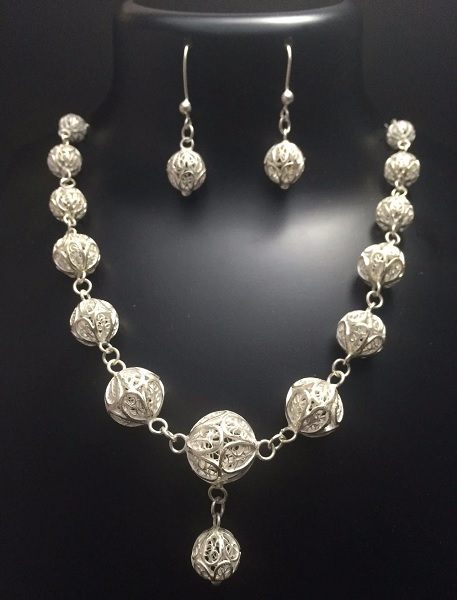 25 Trendy Silver Necklace Designs for Ladies with Stunning Look