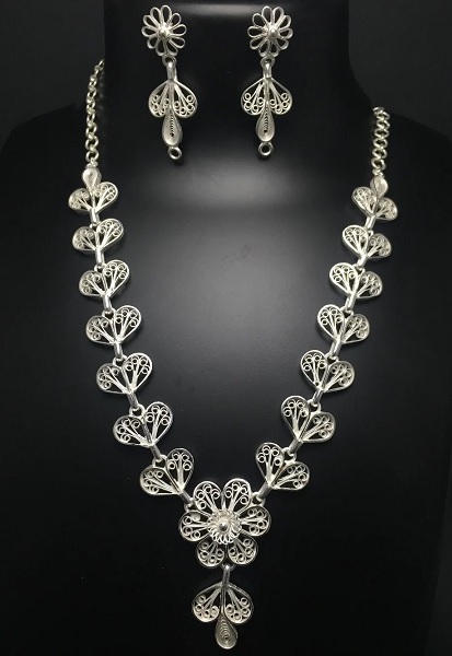 25 Trendy Silver Necklace Designs for Ladies with Stunning Look