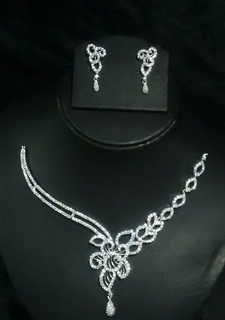 25 Trendy Silver Necklace Designs for Ladies with Stunning Look