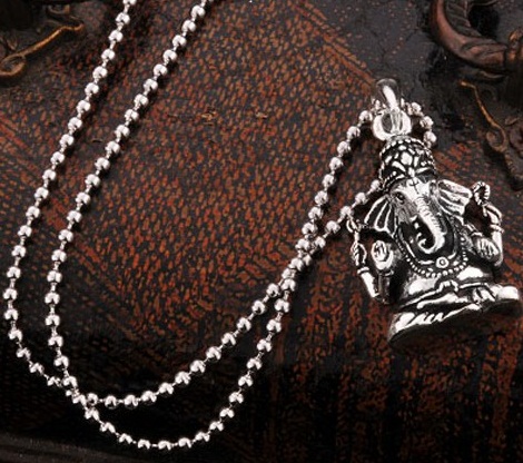 25 Trendy Silver Necklace Designs for Ladies with Stunning Look