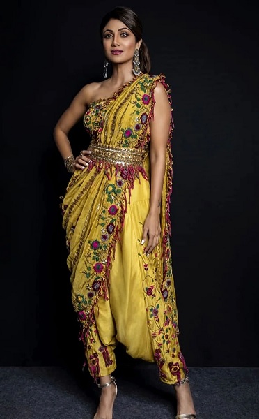 20 Beautiful Designs of Dhoti Sarees For Women in Fashion