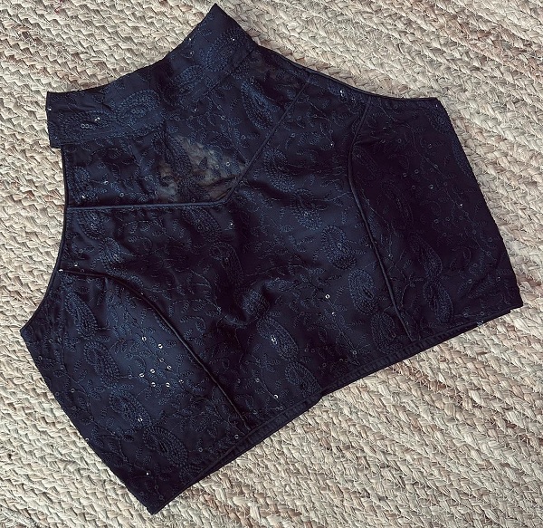 Black Blouse Designs: 25 Beautiful Models For Any Occasion