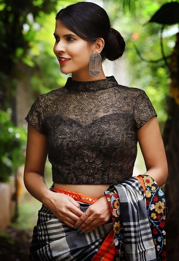 Black Blouse Designs: 25 Beautiful Models For Any Occasion
