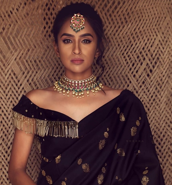 20 Trendy Designs of Off Shoulder Blouses For Stunning Look