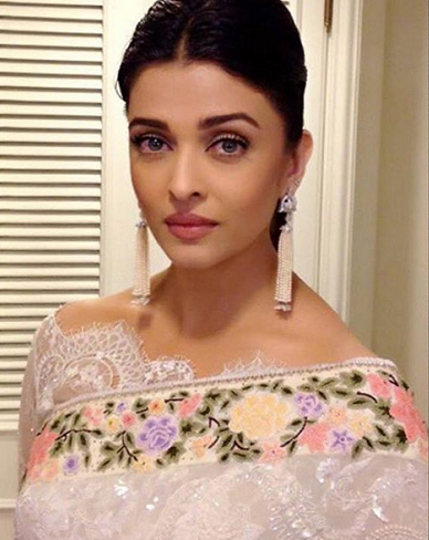 20 Trendy Designs of Off Shoulder Blouses For Stunning Look