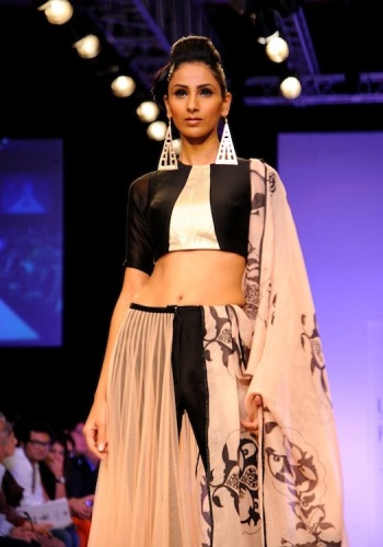 High Neck Blouse Designs: Try These 20 Models for Celebrity Look