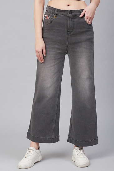 15 Modern Designs of Bootcut Jeans for Men and Women