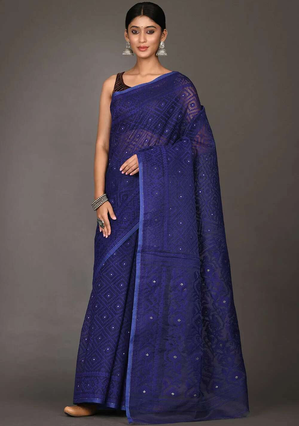15 Modern Designs of Jamdani Sarees for Classy Look