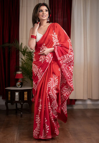 10 Beautiful Designs of Batik Sarees for Traditional Look