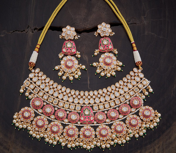 15 Must-Have Designs of Kundan Necklaces for Modern Bride