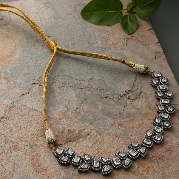 15 Must-Have Designs of Kundan Necklaces for Modern Bride