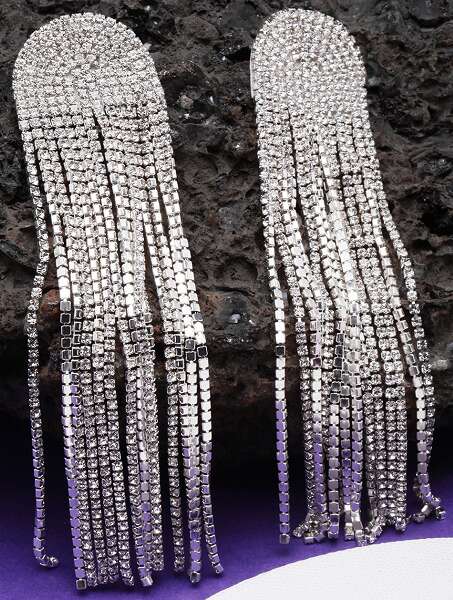 20 Beautiful Designs of Chain Earrings That Are Trending in 2024