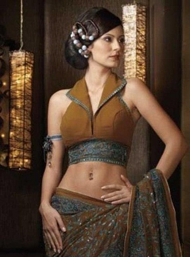 30+ Elegant Collar Neck Blouse Designs for Wedding Attire 2024