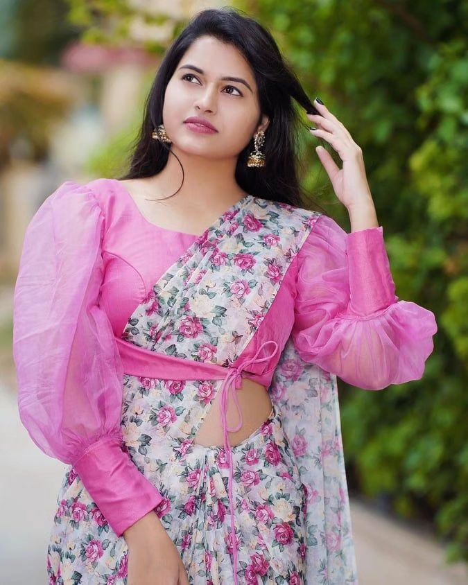 25+ Latest Fancy Blouse Designs for Weddings 2024