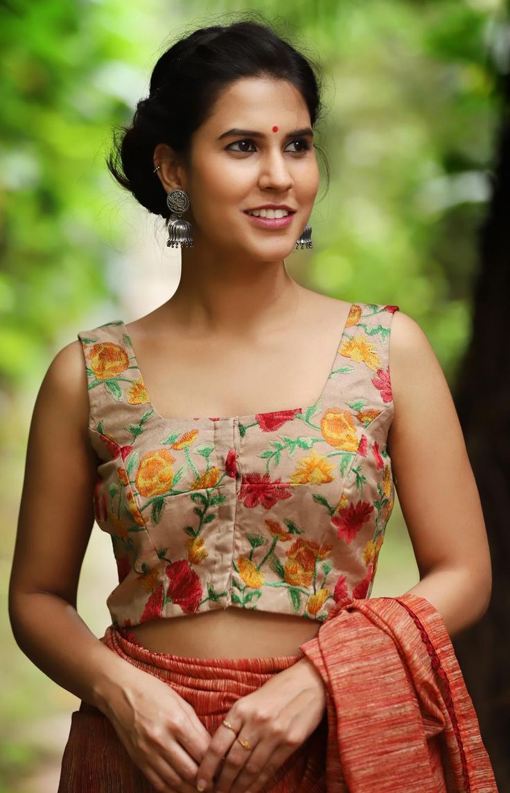 20+ Beautiful Floral Blouses Patterns That Are In Vogue